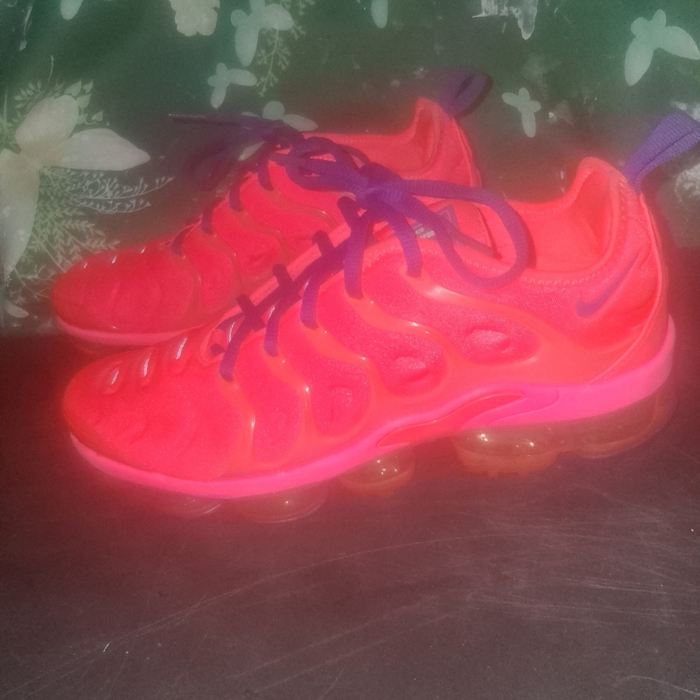 Nike Air VaporMax Plus in the/Pink Blast
